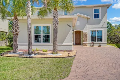 1212 NW Leonardo Circle 1