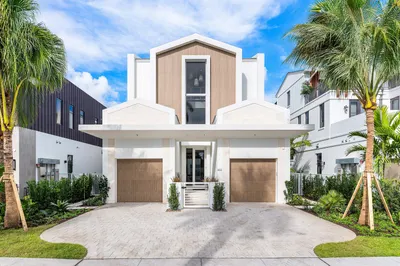 812 Palm Trail 1