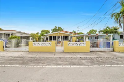 1052 NW 25th Ave 1