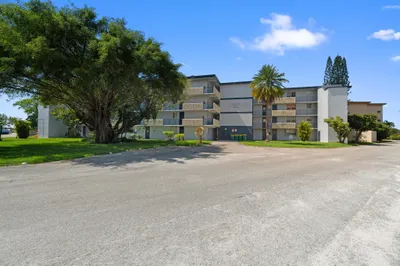 5275 NW 10th Court #305 1