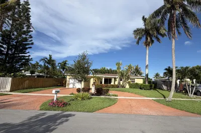 2250 NE 4th Court 1