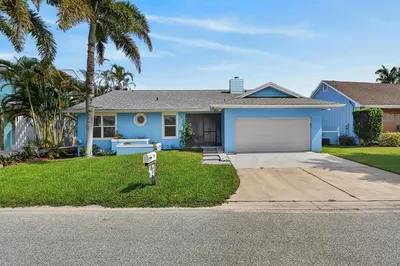 715 SW Salerno Road 1