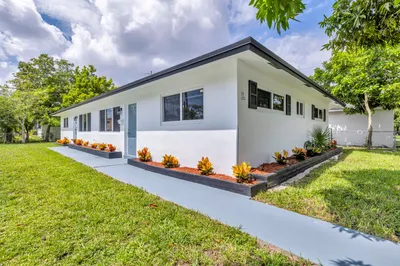 802 SW 10TH Court #802 1