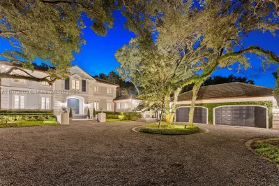 5400 Banyan Trl 1