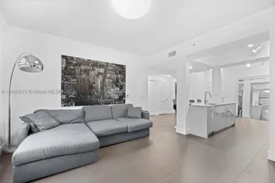 533 NE 3rd Ave #404 1