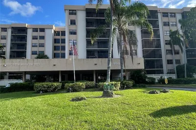 900 NE 195 ST #103 1