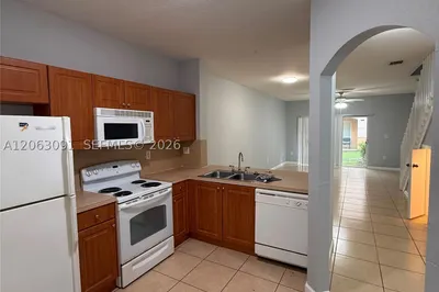 8811 S ISLES CR #8811 1