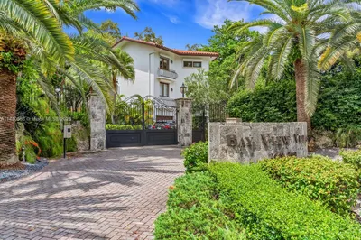 2453 S Bayshore Dr #2 1