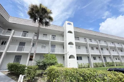 8305 Sunrise Lakes Blvd #310 1