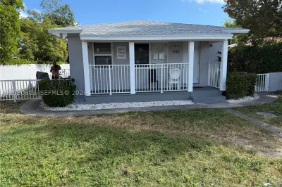 885 SW 29th Ave #3 1