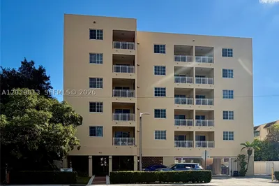 601 SW 37th Ave #306 1
