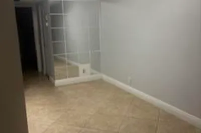 600 VILLAGE GREEN Court #220 1