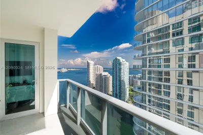 300 S Biscayne Blvd #T-3504 1