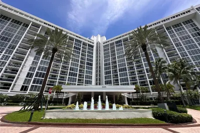 10275 Collins Ave #112 1