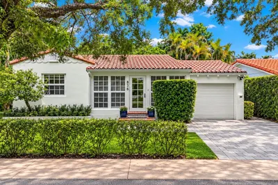 836 Alberca St 1