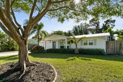 1878 NW Azalea Street 1