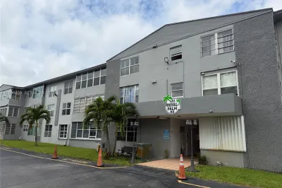 120 Royal Palm Rd #301 1
