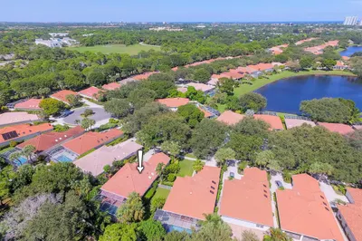 219 E Tall Oaks Circle