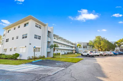 2223 PARK Lane #210 1
