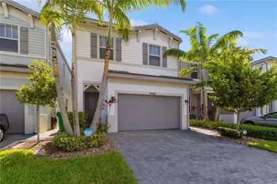 4542 NW 48th Ter 1