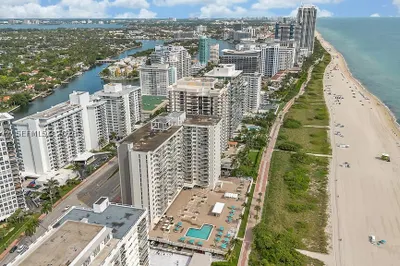 5701 Collins Ave #301 1