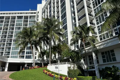 10275 Collins Ave #112 1