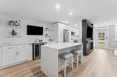 108 Paradise Harbour Boulevard #107 1