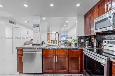 301 NE 14th Ave #207 1