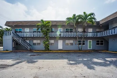 4717 SW 33rd Ave #101 1