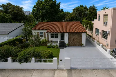 4240 SW 14th St 1