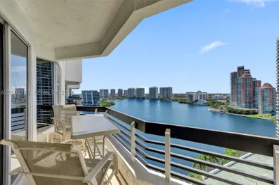 3600 Mystic Pointe Dr #PH3 1