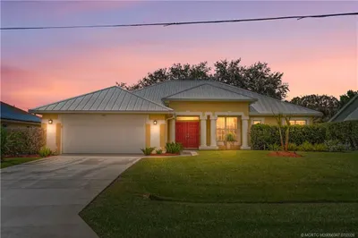 502 SE Majestic Terrace 1
