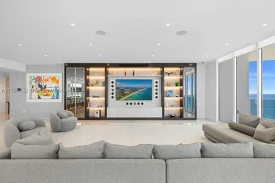 10225 Collins Ave #1402 1