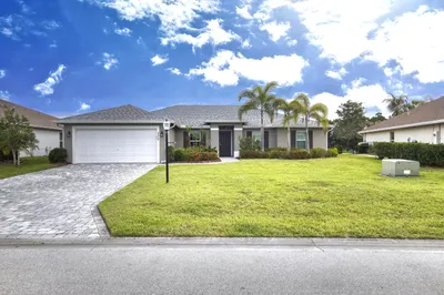375 SW Vista Lake Drive 1