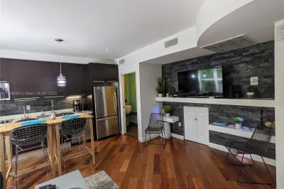 927 Euclid Ave #8 1