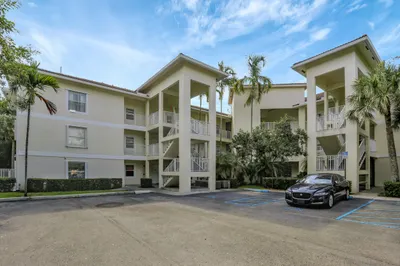 2901 Riverside Drive #301 1