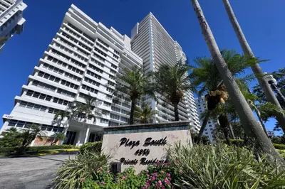 Gorgeous Condominium on the Galt Ocean Mile Area .