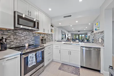 1101 Seafarer Circle #402 1