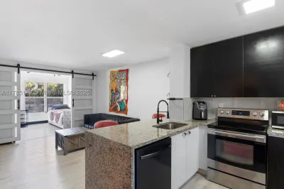 1615 West Ave #203 1