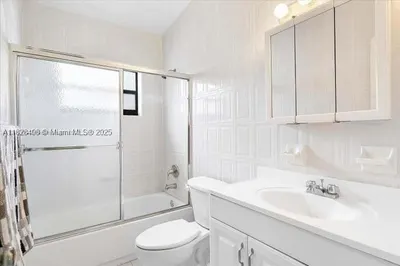 450 NE 175th St 1
