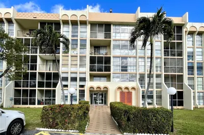 801 THREE ISLANDS Boulevard #214 1