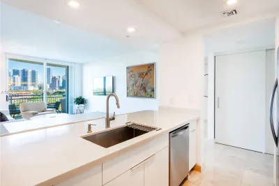 2475 Brickell Ave #903 1