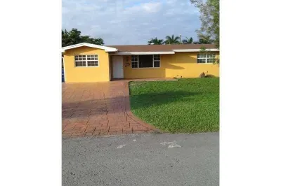 8841 NW 14th Street 1