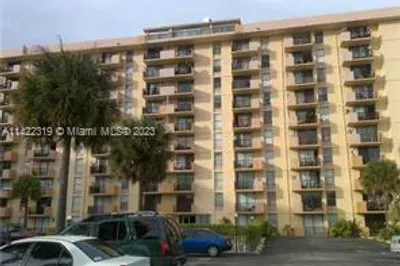 2075 NE 164th St #208 1