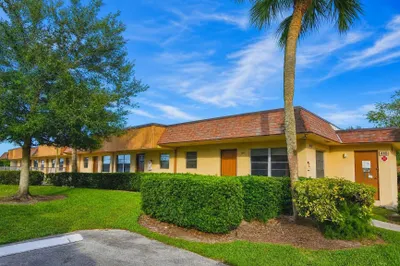 01_416_Lakeside_Dr_Exterior_Front_16x9