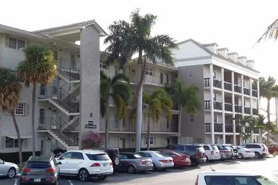 440 Paradise Isle Blvd #402 1
