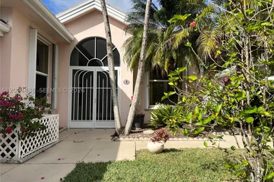 7625 SE Bay Cedar Cir 1
