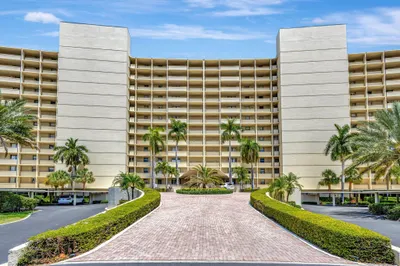 130 Lakeshore Drive #222 1