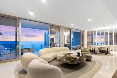300 Biscayne Boulevard Way #4502E 1