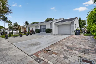 5639 Ithaca Circle E 1